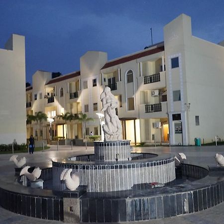 Home-Like Infinity Resort Vrindāvan Exterior foto